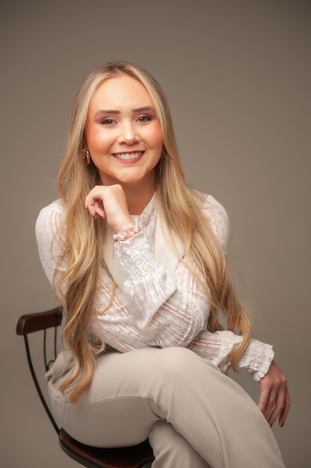 Amanda Faúla sorrindo